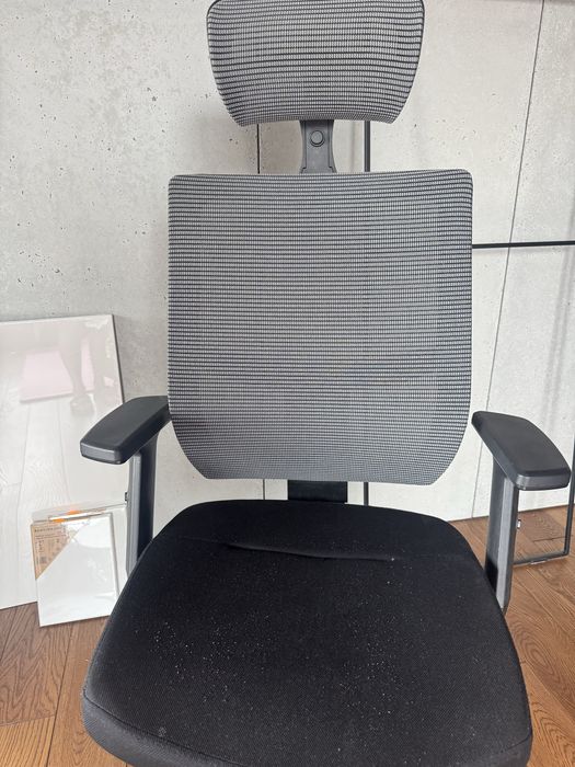 Ergonomiczny fotel biurowy obrotowy halmar