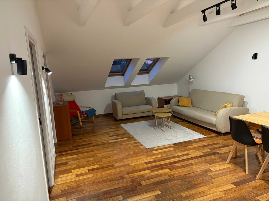 Do wynajęcia dwupoziomowe mieszkanie na poddaszu (70m2) – Nowa Iwiczna