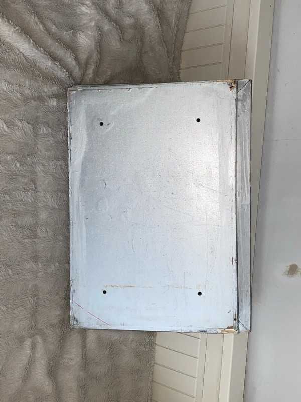 Lustro w srebrnej ramie 32.5 x 44 cm z szafka