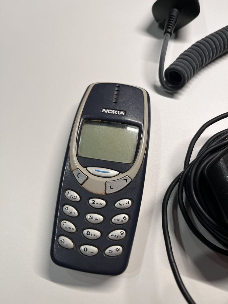 Nokia 3310 ładowarka samochodowa lch-9 oraz standardowa ładowarka