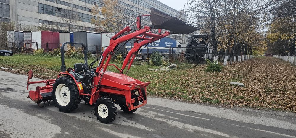Мінітрактор Трактор з фронтальним Навантажувачем Yanmar  AF 220