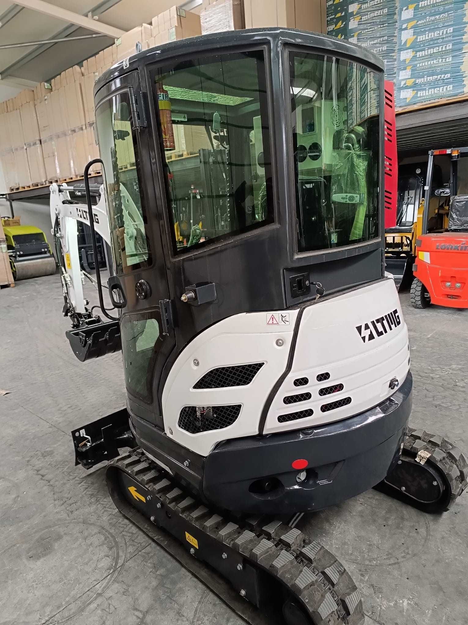 Giratória 2.5 ton LTMG LTE25 ar condicionado