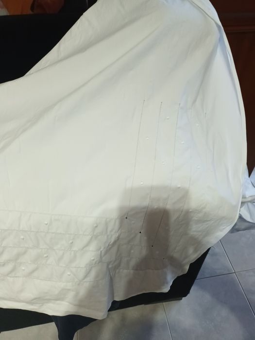 Bonito lençol em algodão com bordado  274x208 cm