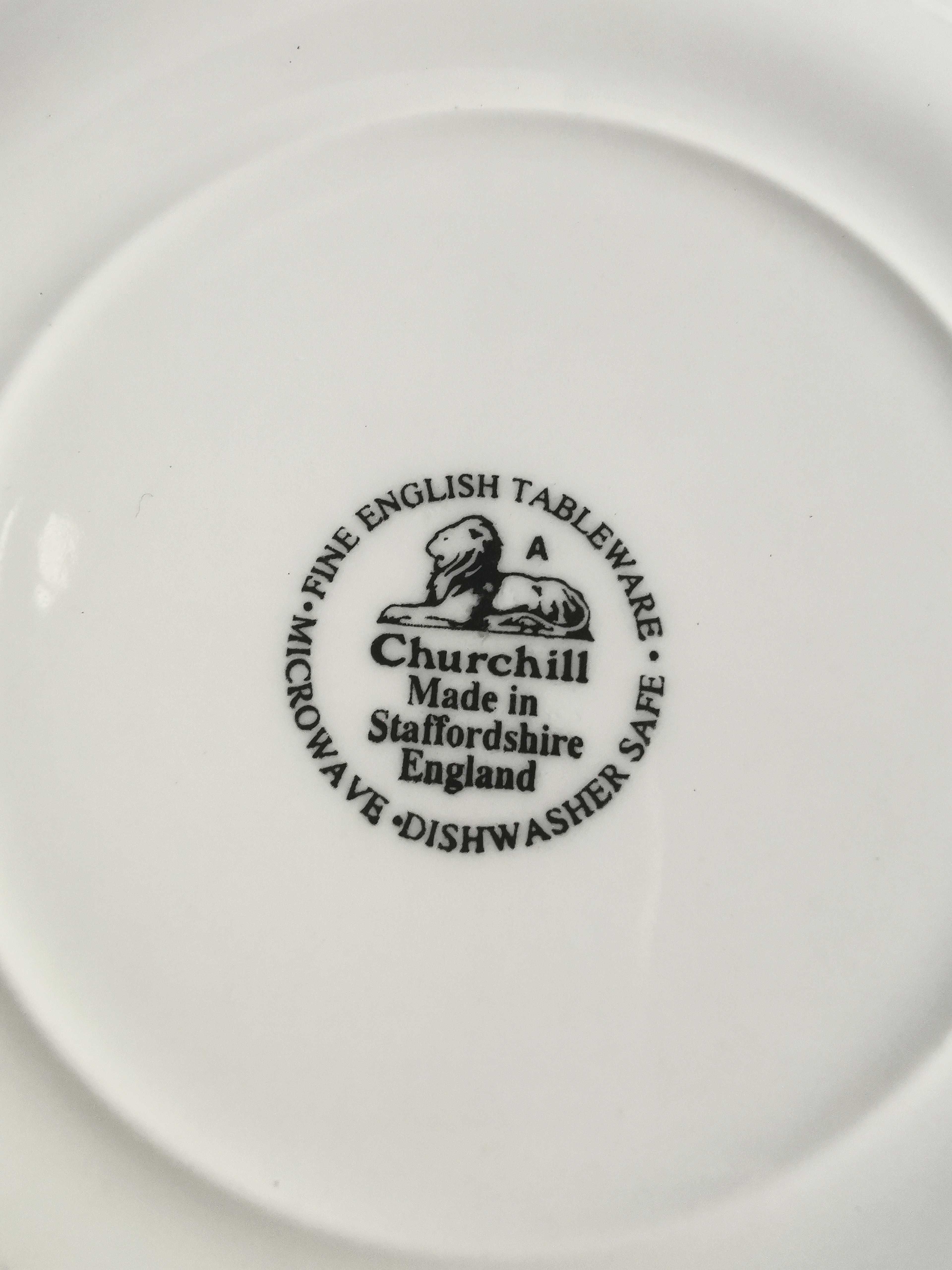 Pratos de sobremesa em porcelana inglesa "Churchill"