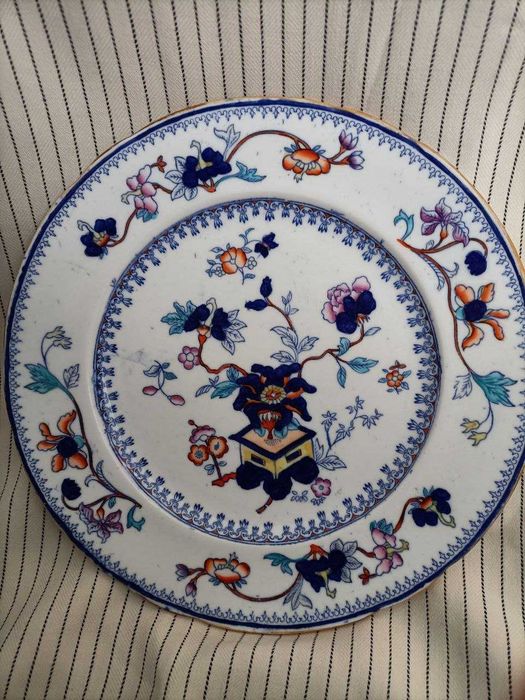 Антикварна обідня тарілка