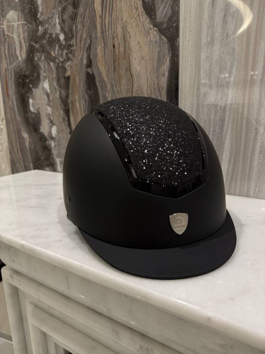 Продам стильний шолом Tattini. Для верхової їзди. Ціна 5000гр