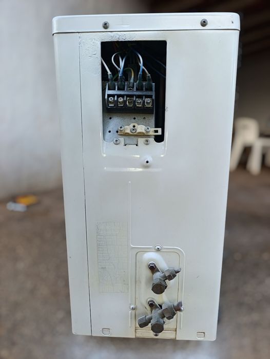 Máquina exterior de ar condicionado