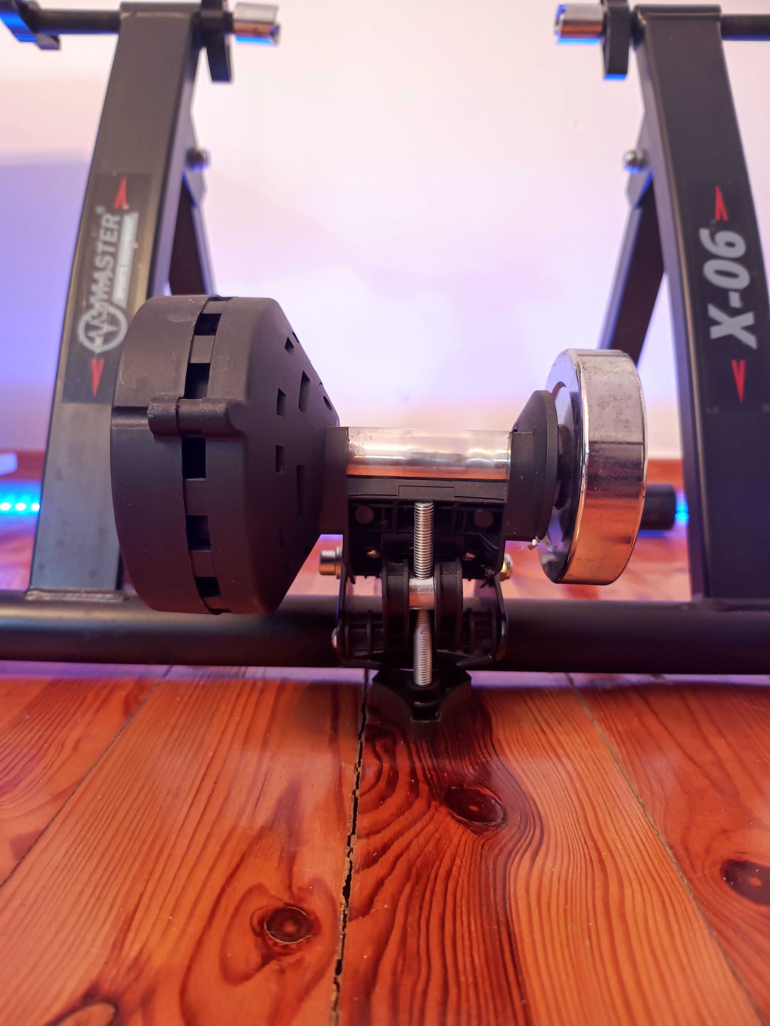 Trenażer rowerowy X-06 Master