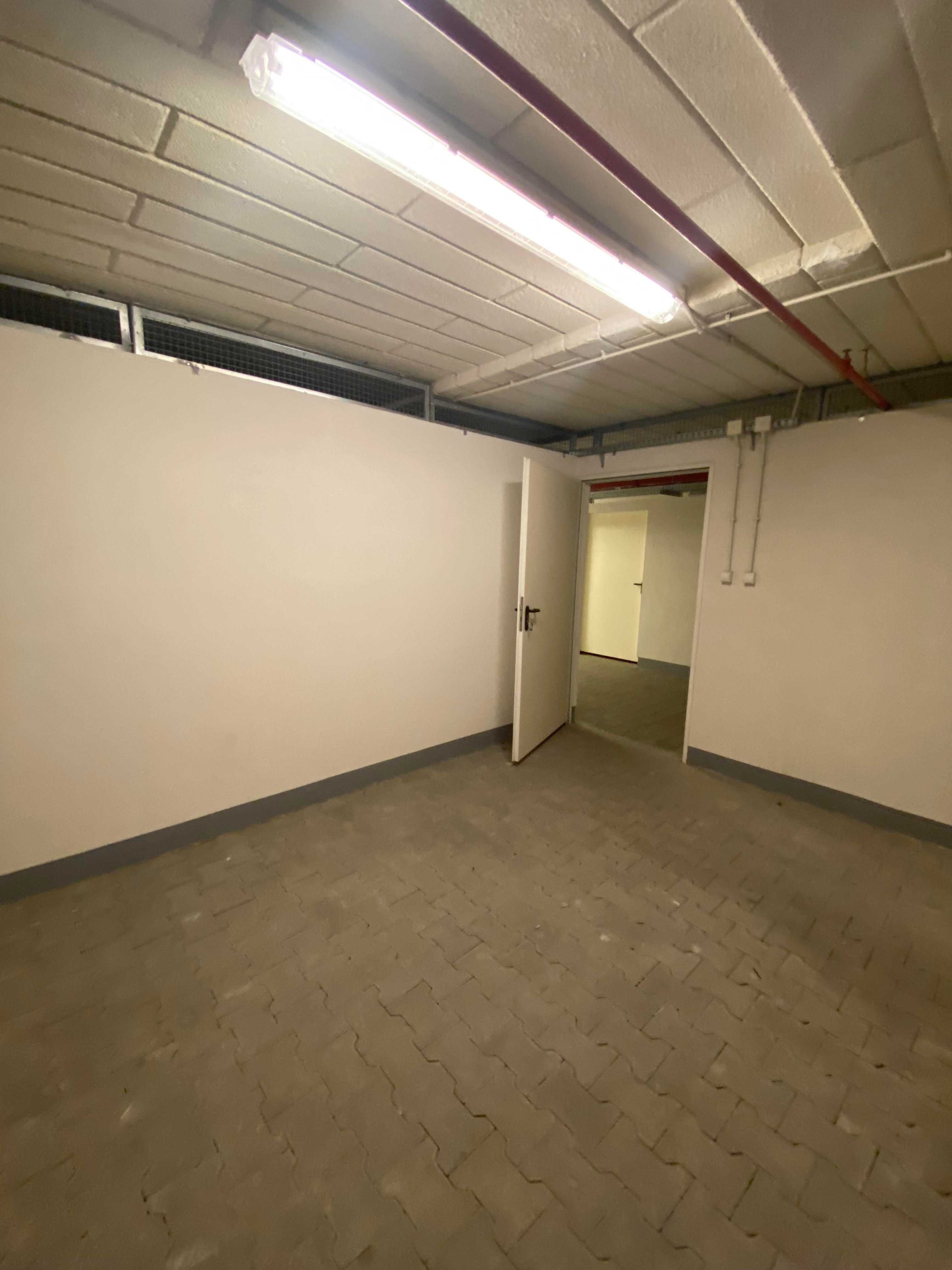Pomieszczenia magazynowo składowe w Krakowie |Podgórze| PARKING PRĄD