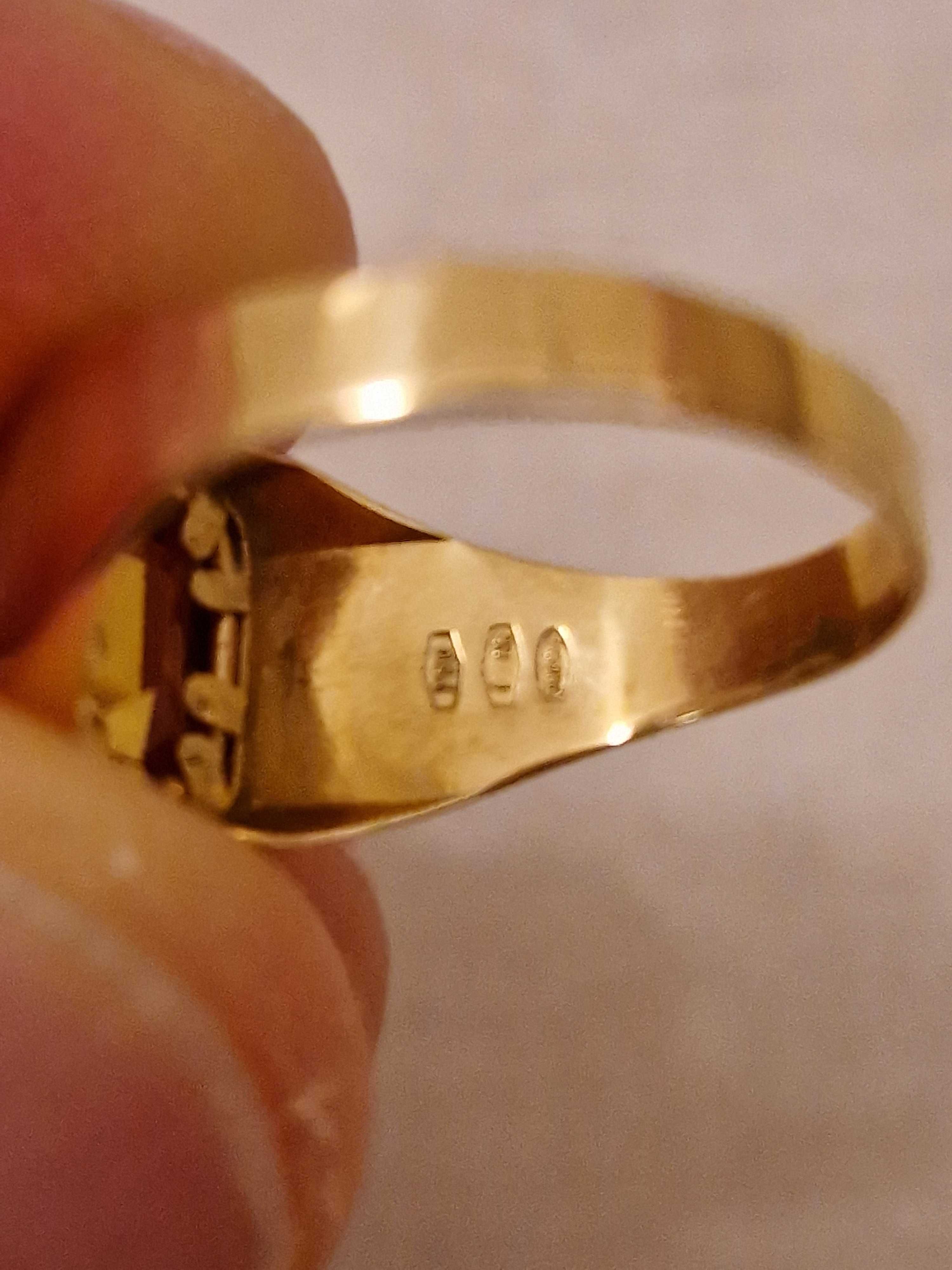 Złoty pierścionek próba 750 , 18-to karatowe , rozmiar 16