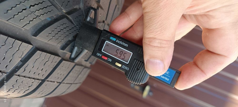 4 opony zimowe Goodyear  225/55 R18  102V