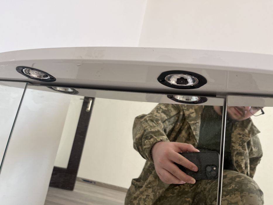 Тумба в вану з підсвіткою