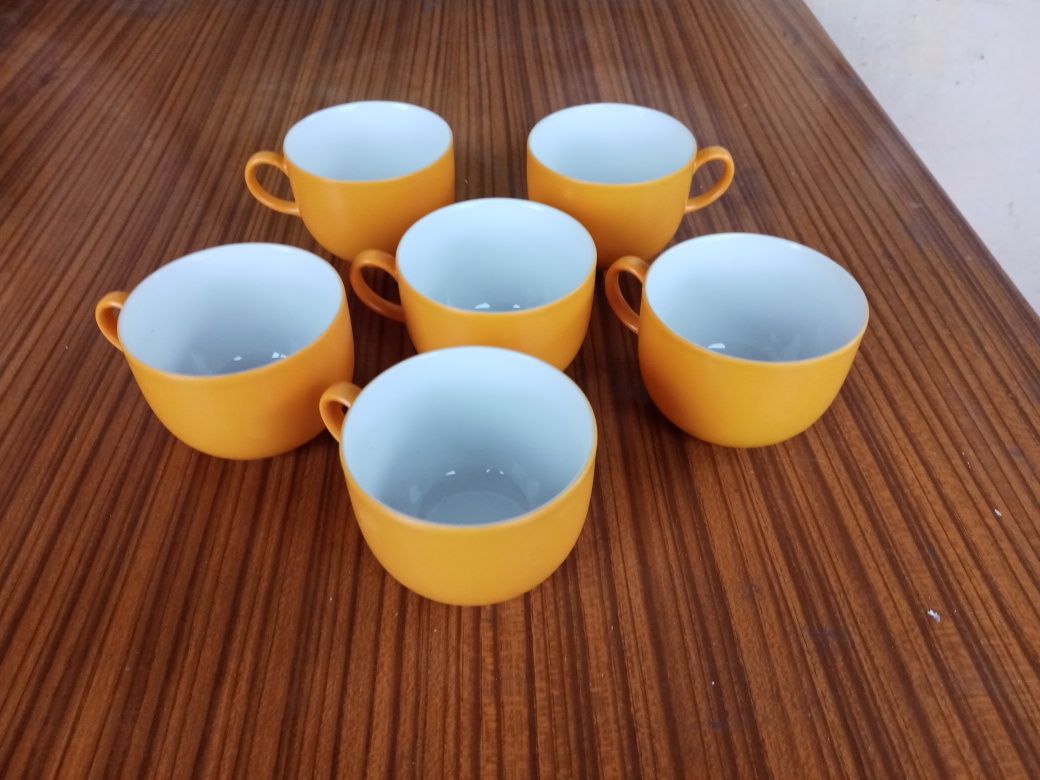 Serwis kawowy 6 osobowy niesygnowany porcelanowy