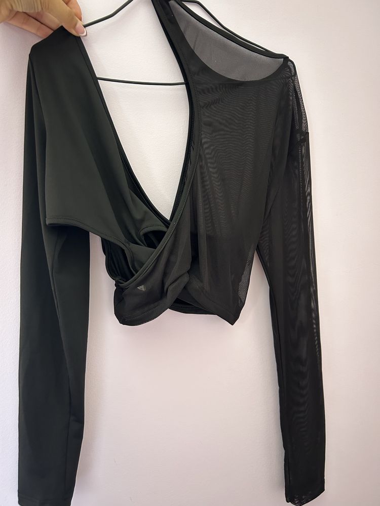 Camisola preta com tule