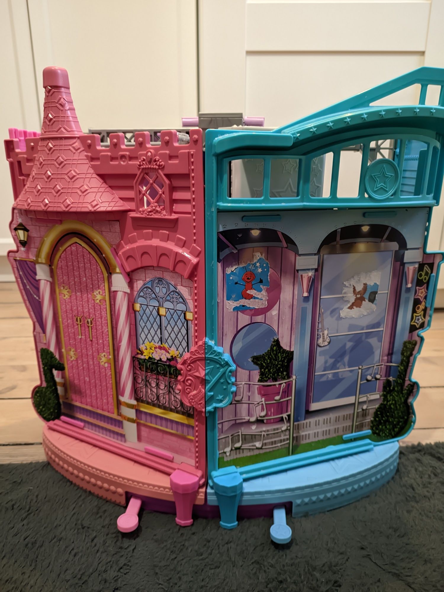 Barbie Rockowe Księżniczki scena zamek domek