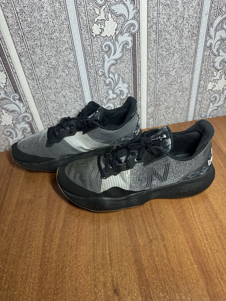 Оригінал ! Кросівки New Balance FuelCell, розмір 44 (28 см )