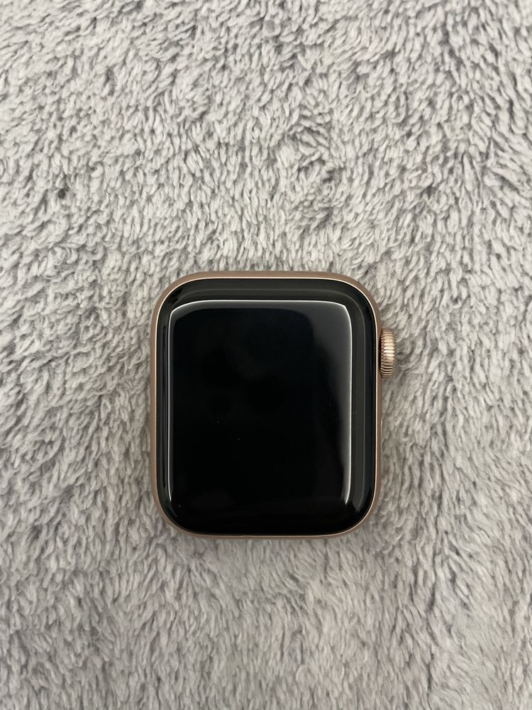 Продам Apple Watch 4 40mm