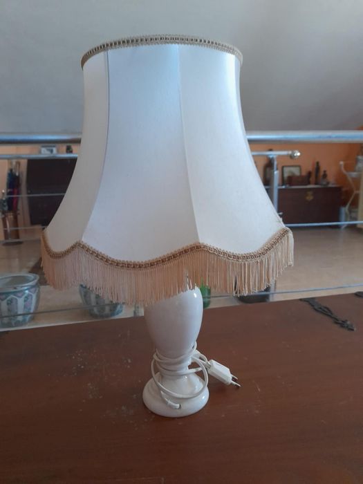 Candeeiro com base em mármore