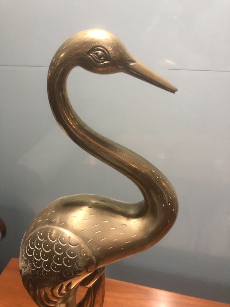 Par de garcas e latao