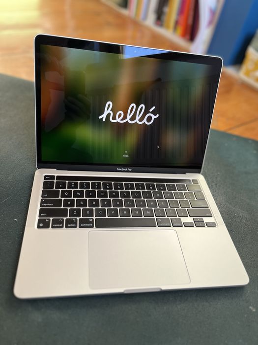 Laptop Macbook pro 13.3” / M2 / 16 ram / 256 ssd / etui