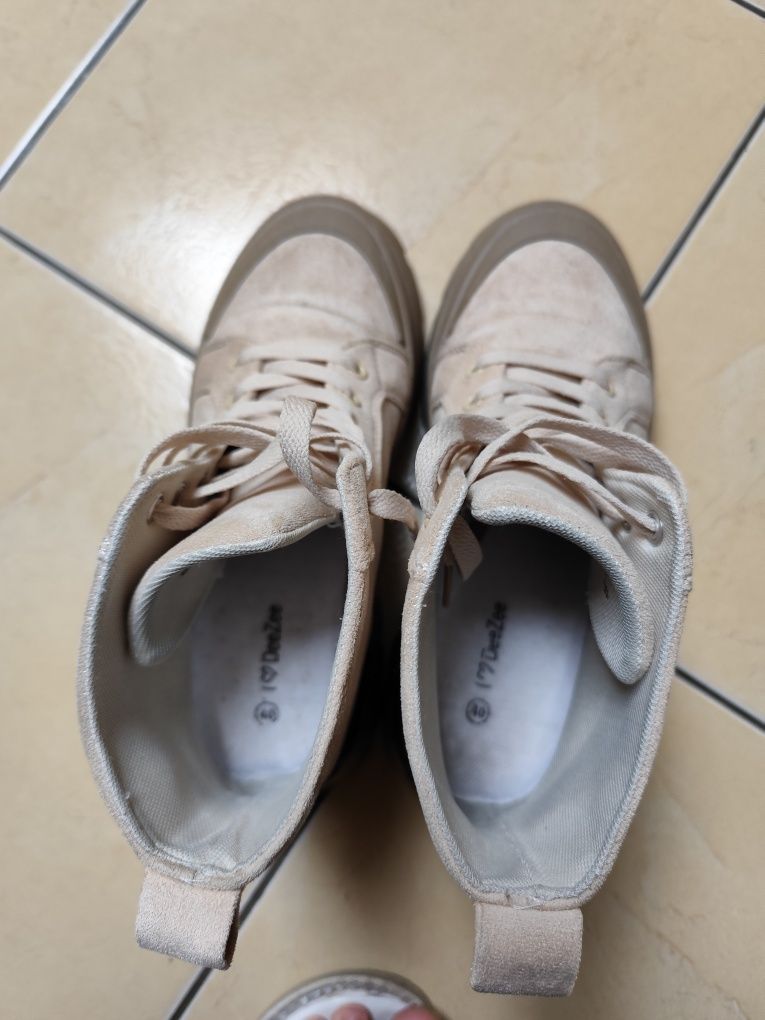 Buty botki DeeZee zamszowe zamsz beżowe wiosna 40 wkl. 26 cm