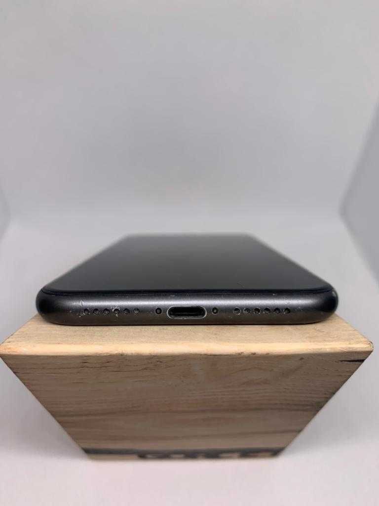 iPhone 11 Black 64 GB