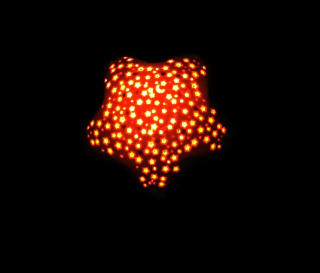Lampka nocna PABOBO z projektorem Gwiazda