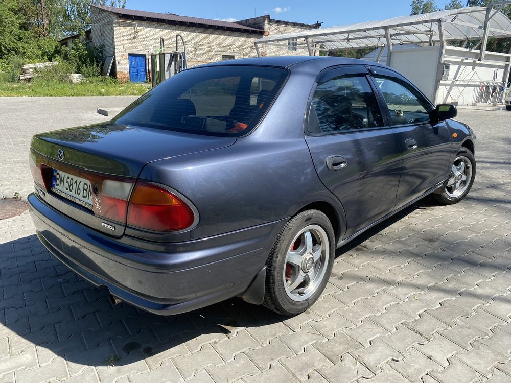 Mazda 323  ba автомобіль