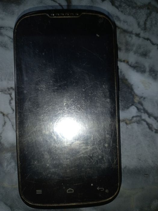 Телефон Nomi i401 Colt.