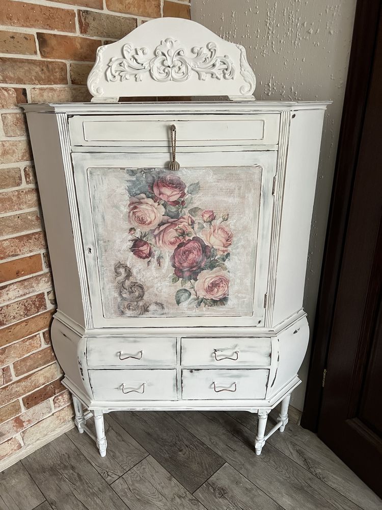 Komoda wysoka narożnikowa shabby chic