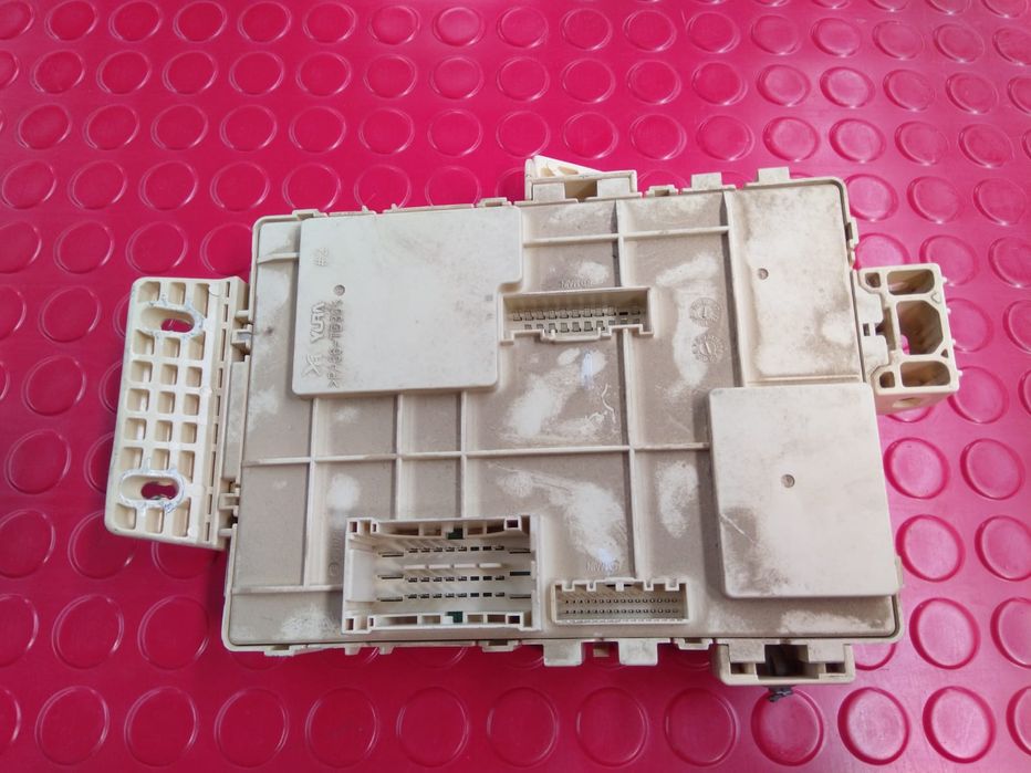 Caixa dos Fusíveis / BSI / UCH / SAM - 91950-A2011- KIA CEE'D (JD)