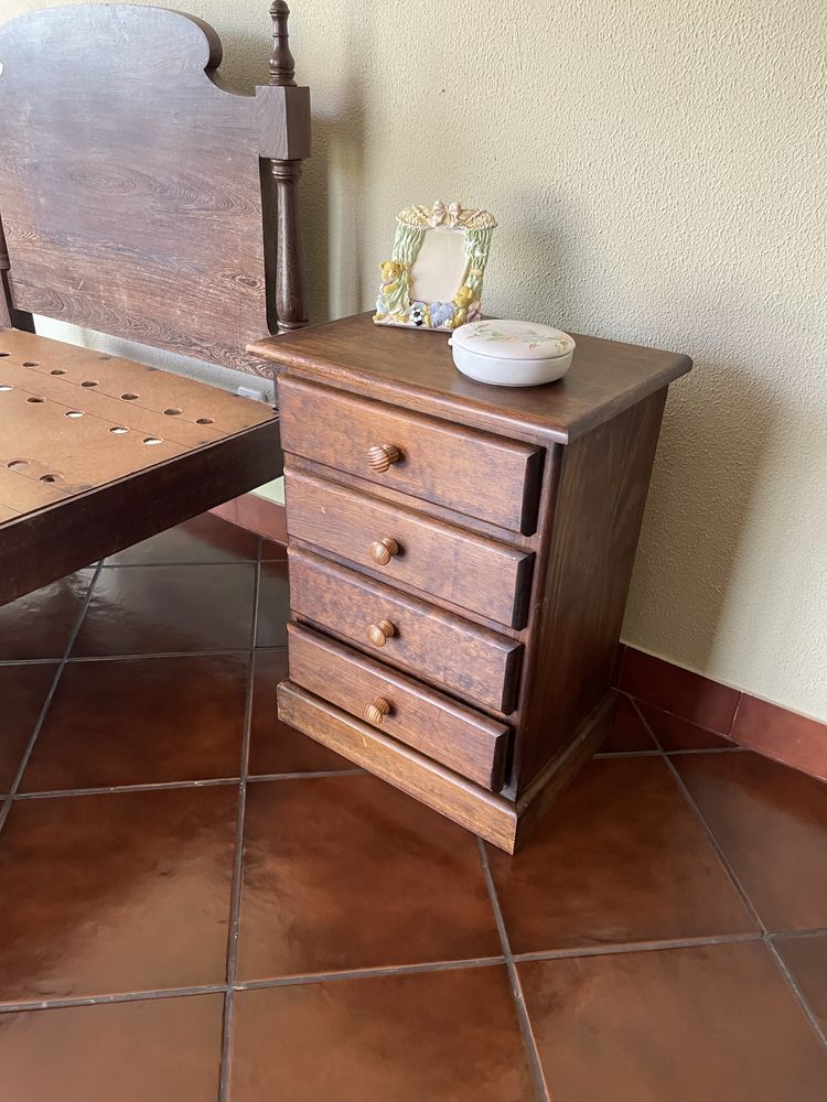 Mesa de Cabeceira