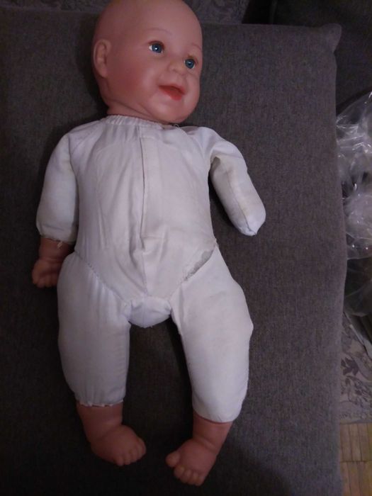 лялька пупс на деталі під ремонт