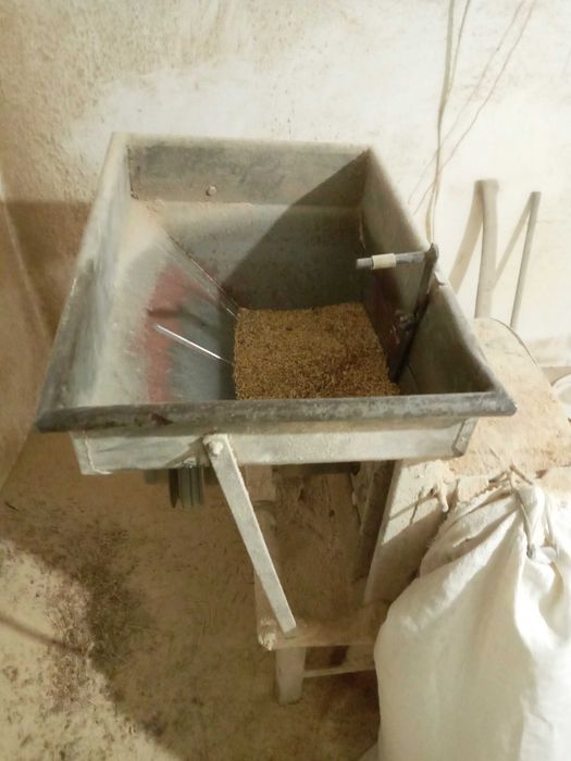 Зероподрібнювач жорновий. Млин.