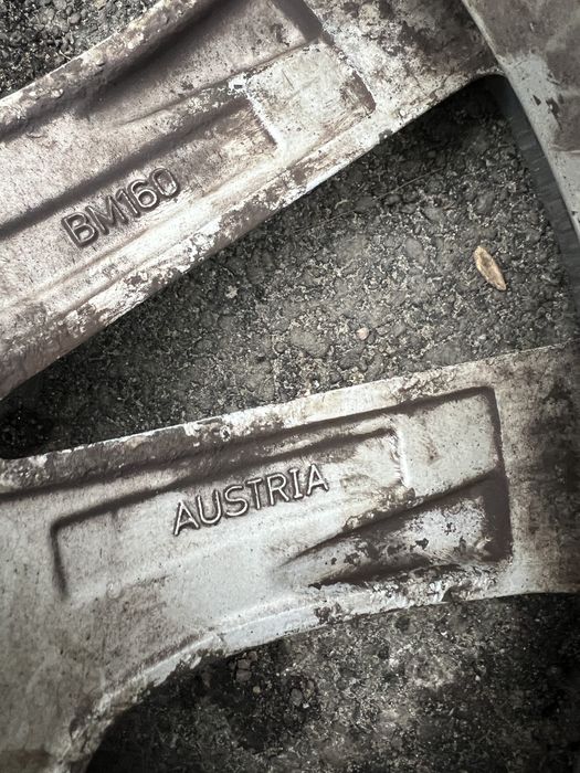 Диски 17 bmw оригинал не крашеные.