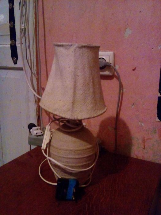 Продам настольную лампу