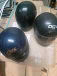 Quatro capacetes em bom estado