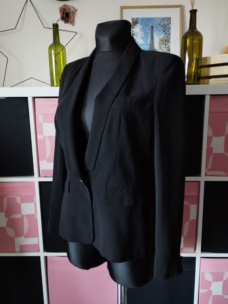 Elegancka taliowana czarna marynarka żakiet dunnes stores
