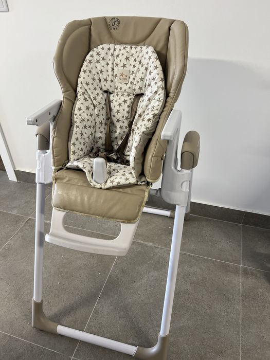 Cadeira de refeiçao  em pele   Jané