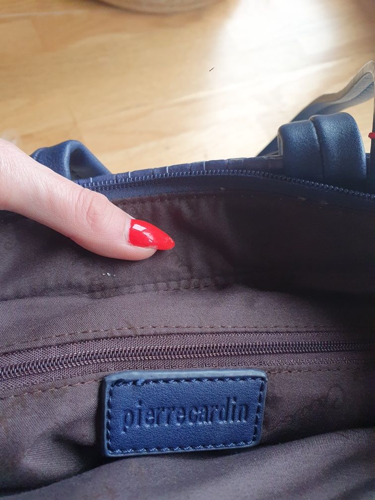 Niebieska torebka Pierre Cardin w stylu marynarskimi