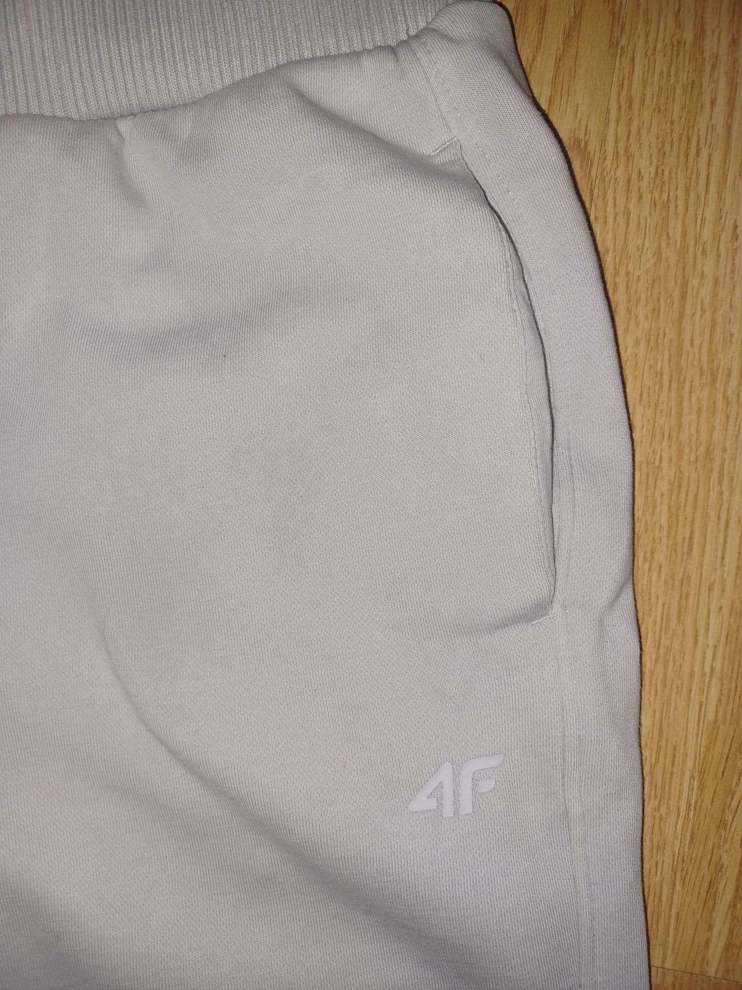 Spodnie dresowe 4F