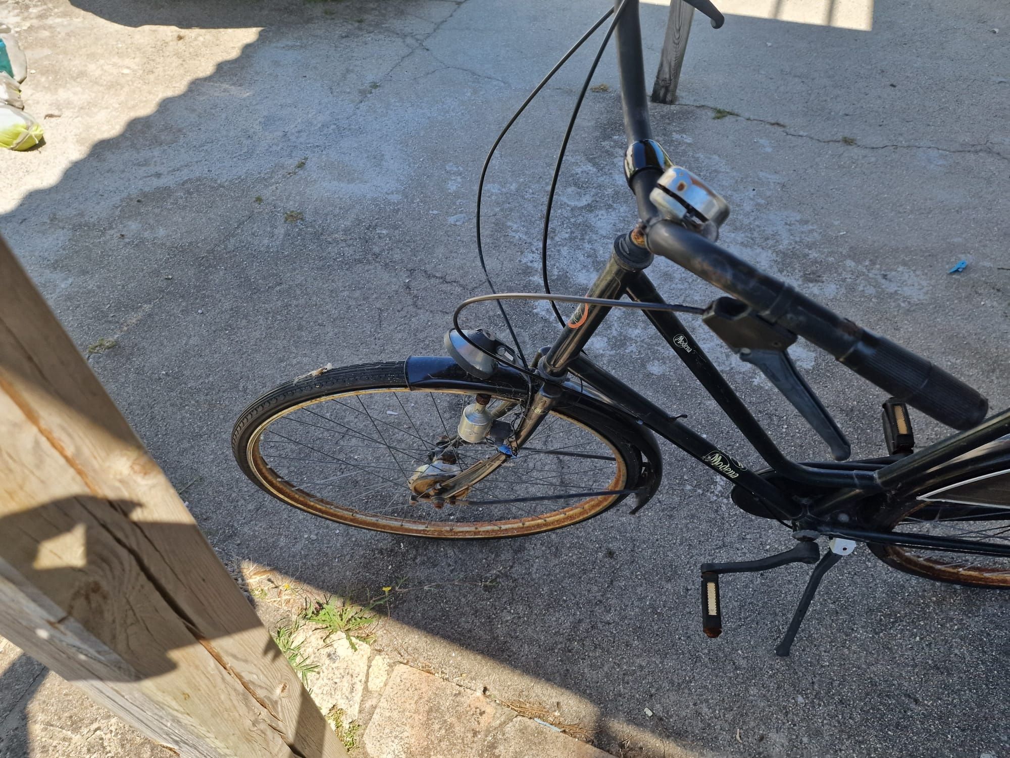 Bicicleta preta a famosa pasteleira