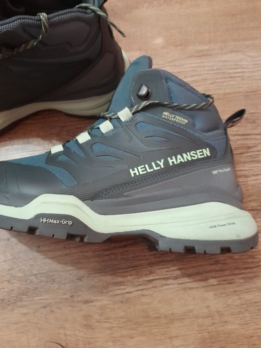 Женские кроссовки 36 размер,оригинал.