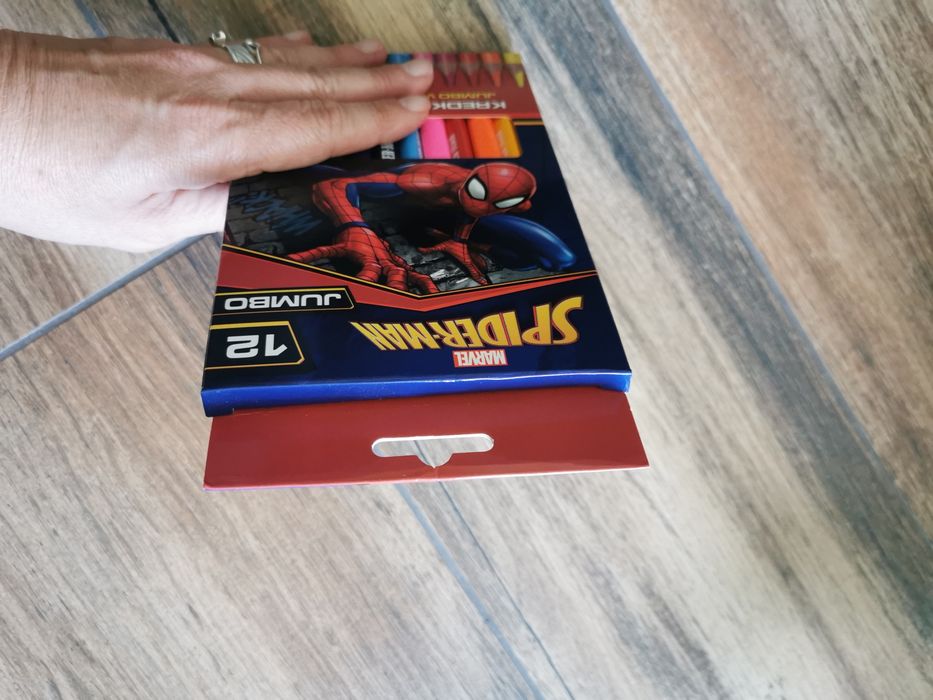Kredki Jumbo 12 kolorów z motywem Spiderman nowe