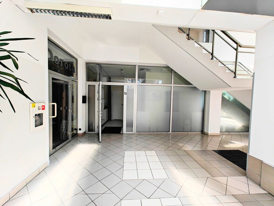 Lokal, pasaż jeżycki, od zaraz -usługi, handel- CENTRUM