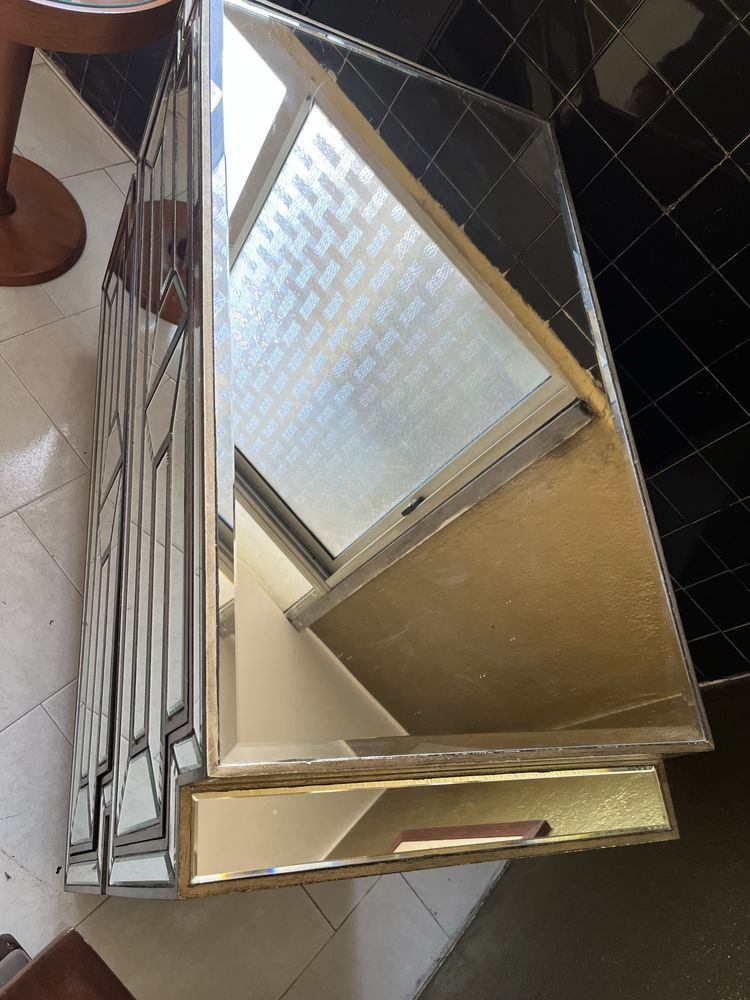 Cómoda vintage (com exterior em espelho)