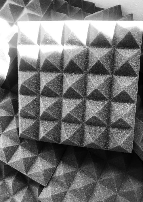 Панель з акустичного поролону PYRAMID чорний графіт 25х25см (50мм)