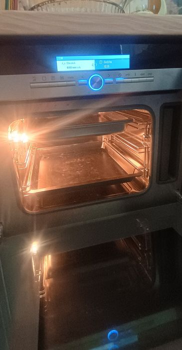 Piekarnik parowy do zabudowy Siemens HB26D555 60x45