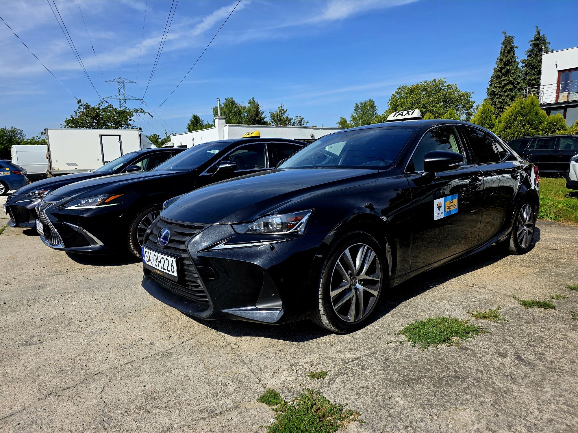 Auto wynajem samochodów, uber Black, bolt Premium, taxi wypożyczalnia