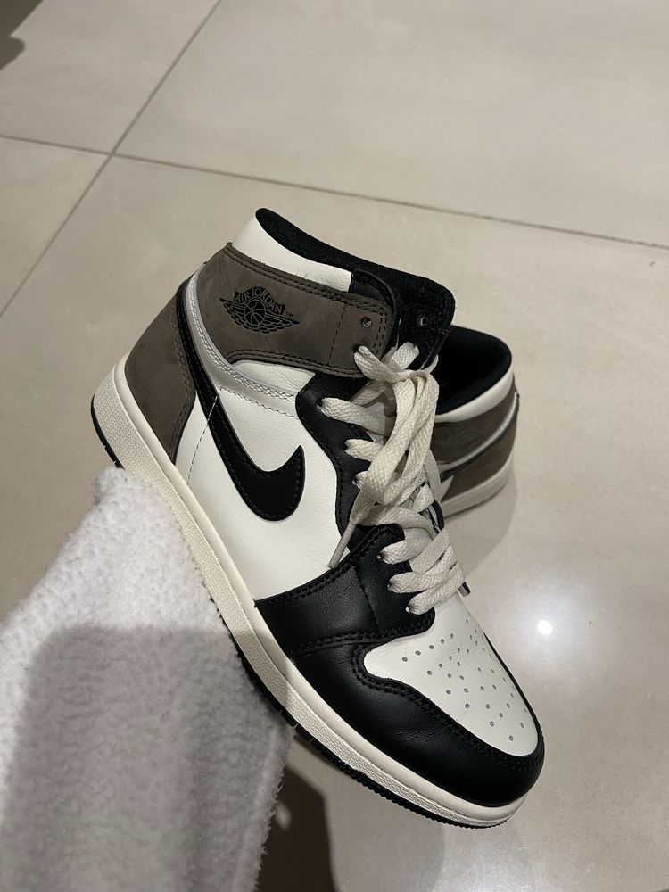 Air Jordan 1 Retro High Dark Mocha